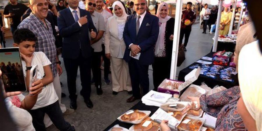 ملابس ومستلزمات مدارس بأسعار مخفضة، افتتاح بازار «أهل المنصورة» بالدقهلية